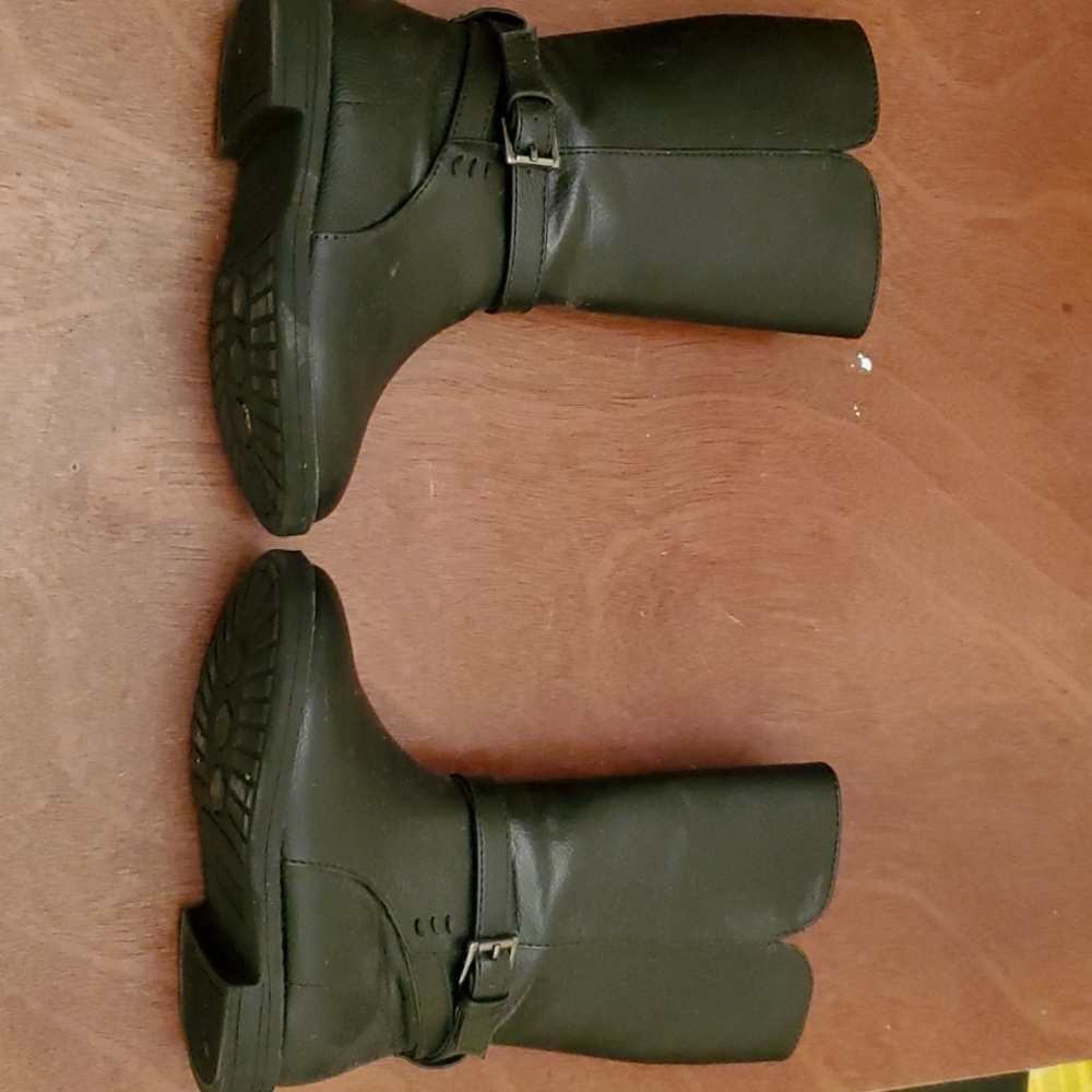 Boot - Picture 2 of 3